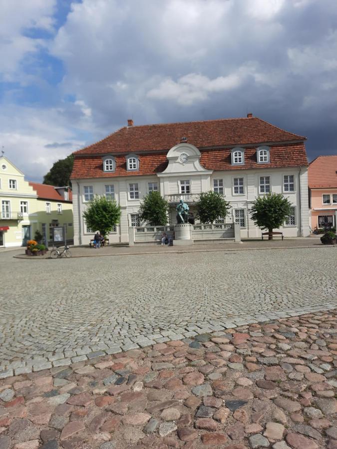 Ferienwohnung Am Schloss Reuterstadt Stavenhagen Buitenkant foto
