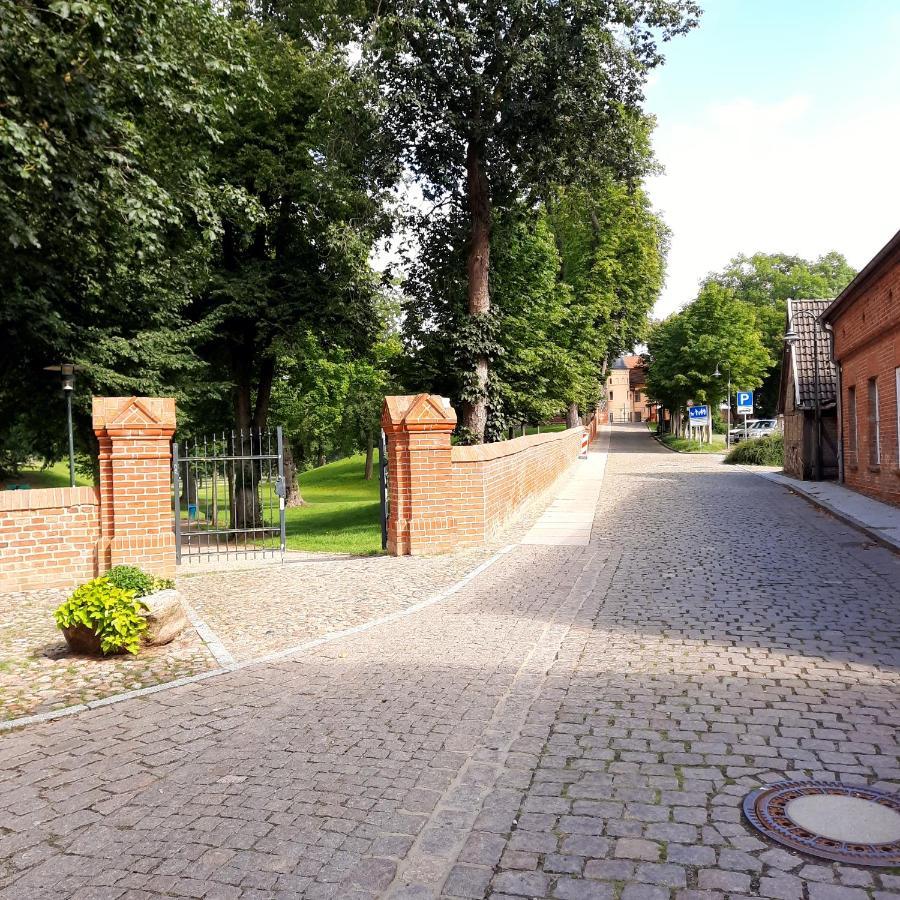 Ferienwohnung Am Schloss Reuterstadt Stavenhagen Buitenkant foto